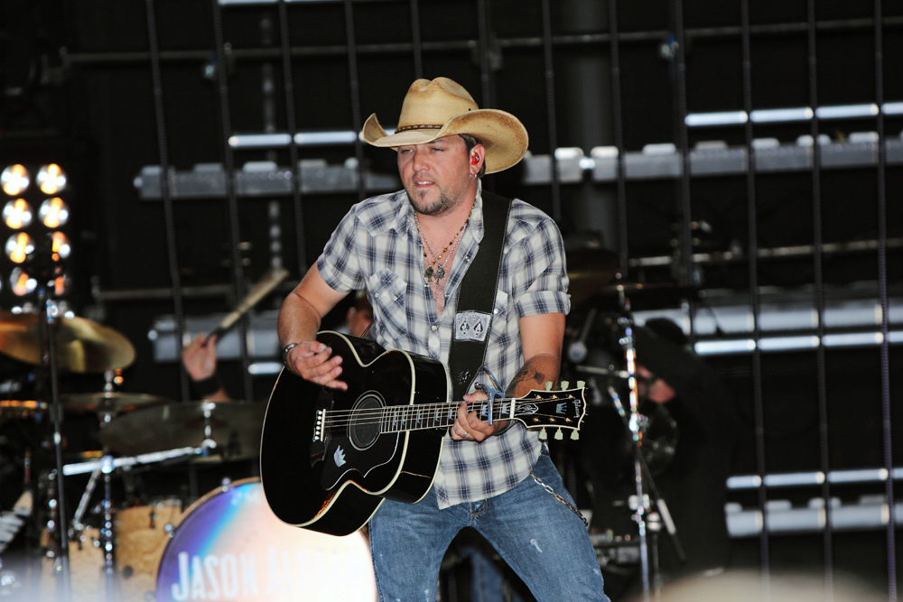 Jason Aldean to Perform for Hunters, Anglers After CMT Awards